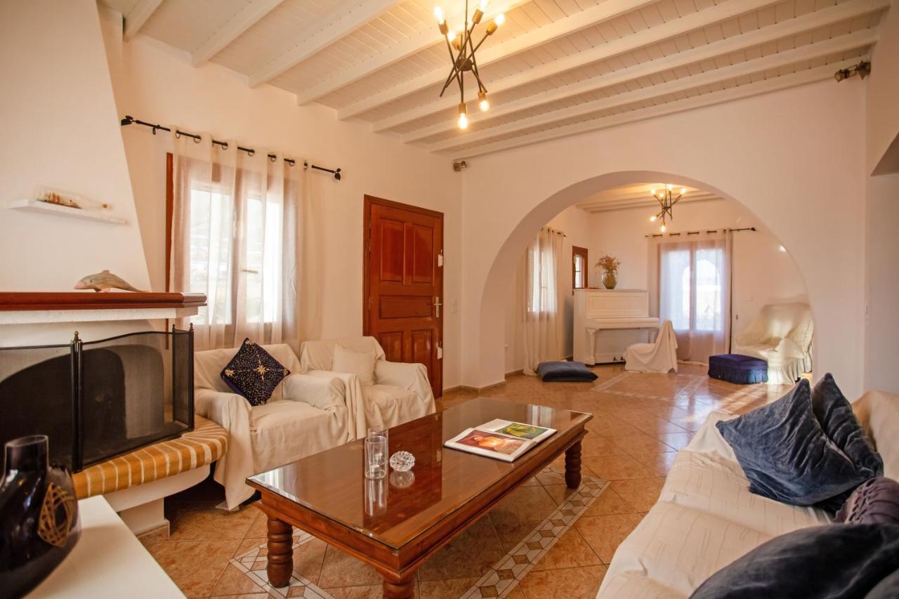 Dimitra Villa
